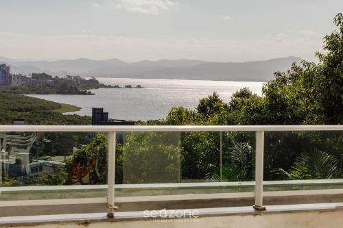 Apt with Charming Sea View in Itacorubi CMR204