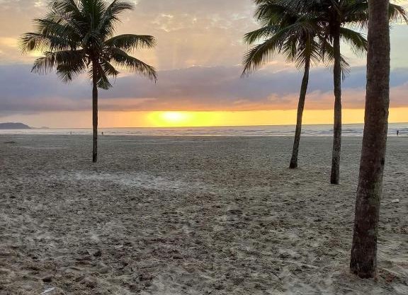 Apto completo na praia Ocian!