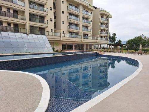 Apto Condomínio Piscina Coberta em Ubatuba
