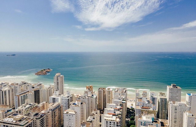 Apto na Pitangueiras - 400m praia