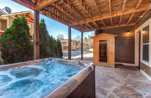 Aqua Paradise - Six Bedroom Chalet