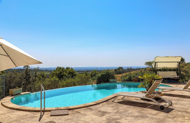 ✨Architect-designed villa with infinity pool and exceptional natural setting✨