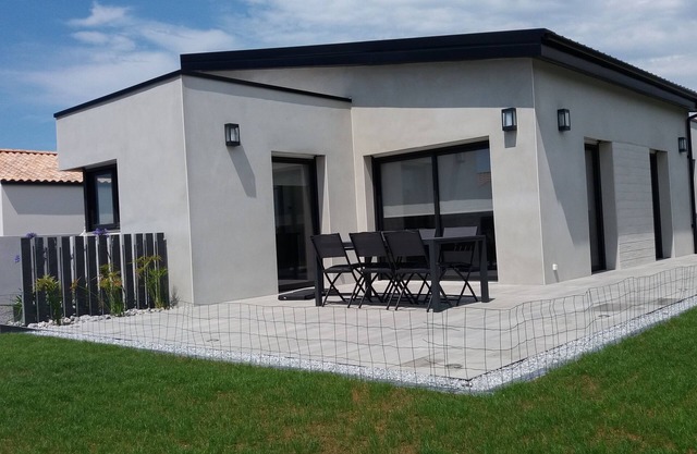 Architect house with SPA 300 meters from the beach in ST GILLES CROIX DE VIE