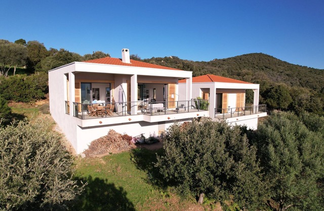Architect-designed villa, 6 people, 115m2, Sea and mountain views, Absolute tranquility.