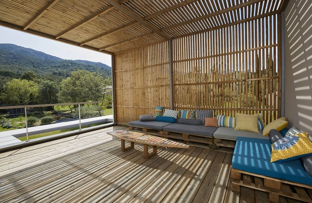 Architect-designed villa at the foot of the Albères mountains/7 km from beaches