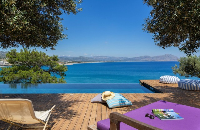 Architect desinged Villa on a hill with spectacular views over Vlycha Bay