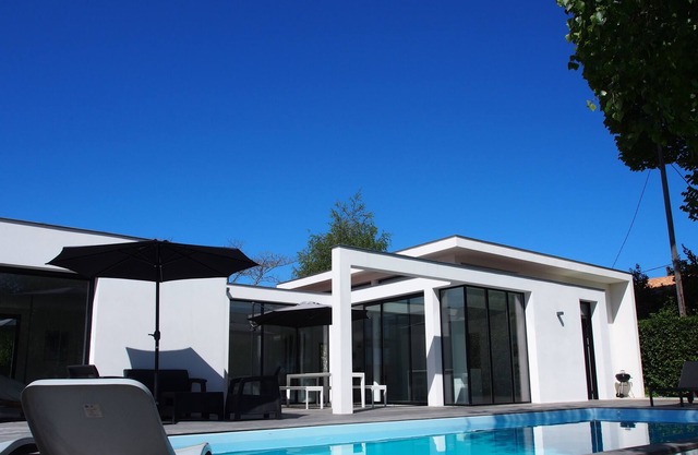 ARCHITECT-DESIGNED VILLA WITH POOL - WOODED GROUNDS - CLOSE TO BEACHES AND ROYAN