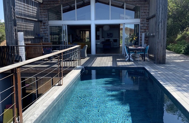 Architect villa with pool and sea view, in a preserved environment