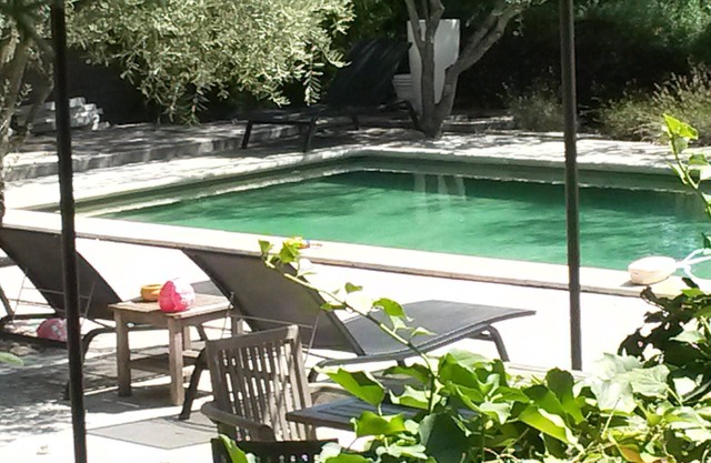 ARCHITECT VILLA VERY CLOSE TO AVIGNON AND ITS FESTIVAL