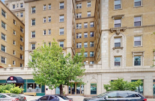 Archways at the Lincoln Park Zoo 2bed/2ba