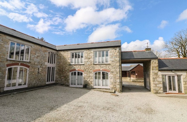 ARGAL, pet friendly, character holiday cottage in Constantine