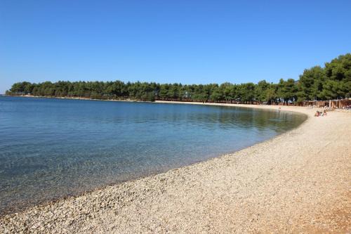 ARIEL A4, quiet area only 2 Km from the beach