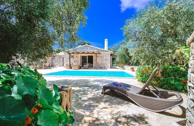 Aristea - 2 BR Villa surrounded by olive groves