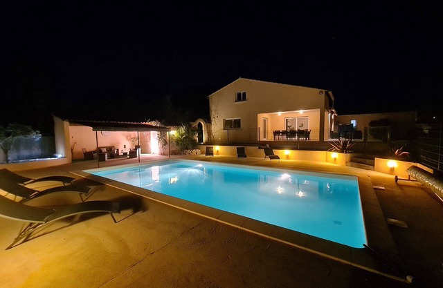 Arles 🌞agréable Villa Familiale 👪 Grande Piscine 🌞 Clim, Wifi, 10 Personnes
