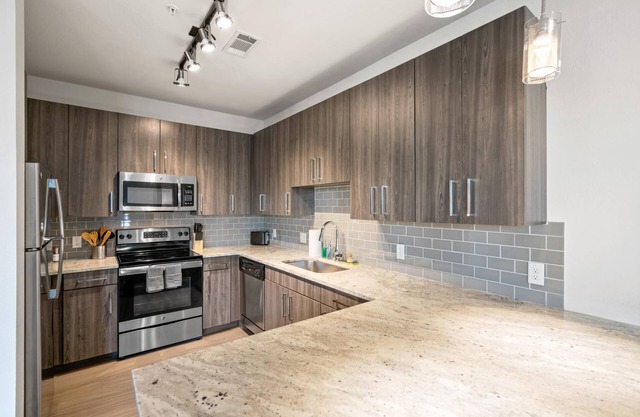 Arlington Inspired 2BD 2BA Deluxe Apartment