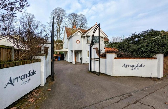 Arrandale Lodge
