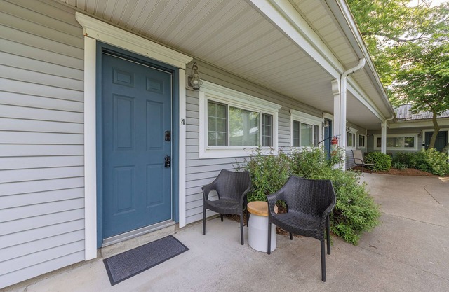 Arrowhead #4 - Walking distance to downtown Saugatuck, Updated studio