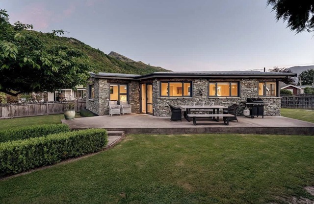 Arrowtown Stoney Cottage