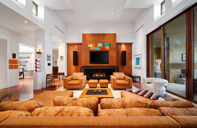 Art-Filled Luxury Escape - Roomy & Refined