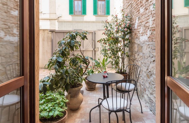 Art Gallery Apartment in Florence