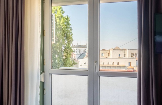 Artful & Light-Filled 2BR on Calea Victoriei - Prime Central Spot