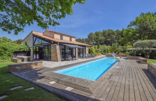 ARTIST'S HOUSE FOR 10 PEOPLE WITH HEATED SWIMMING POOL, SECURED VAR RETREAT