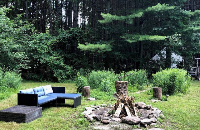 Artist Studio Retreat - a Modern Vintage 2-bedroom cottage in the Catskills
