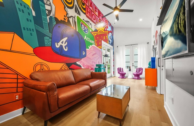 Artistic Retreat 10 min to Airport & near Downtown