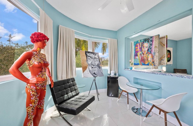 Artists' Suite at the New Yorker Hotel - Park View, Free Parking/Coffee/Bagels!
