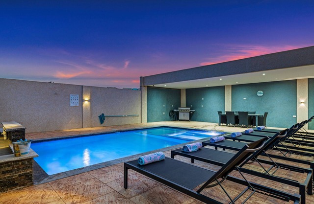 Aruba Comfort Retreat, 2BR w/Pool, BBQ, Gated Property on a Prime Location!