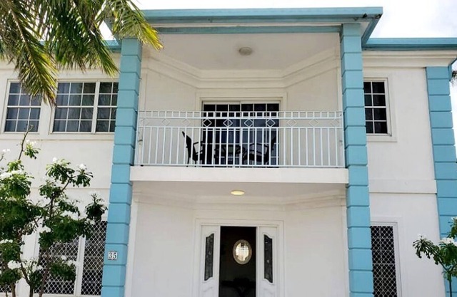 Aruba Eagle Beach Home sleeps 9