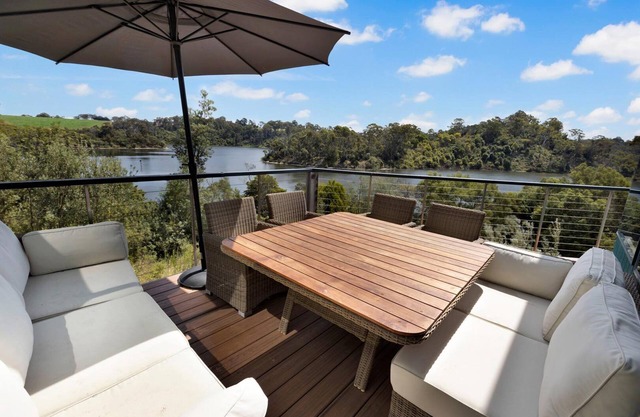 Arukah House - Waterfront property with magnificent views from every room!