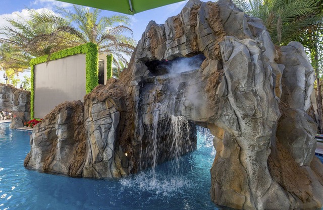AS SEEN ON TV EXTREME TWIN RESORT MANSIONS