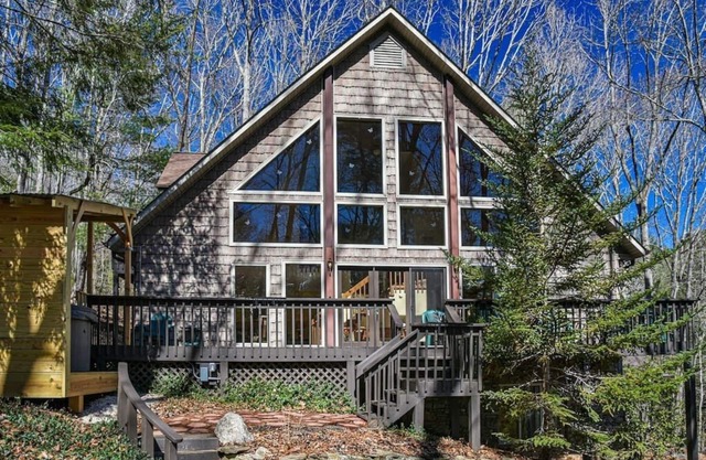 Asheville Cabin Retreat: Hot Tub, Fireplace