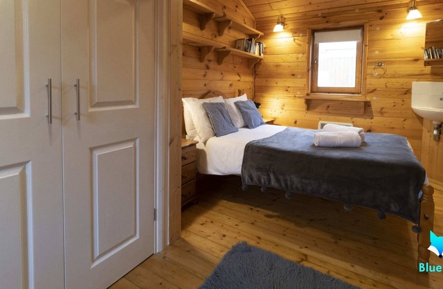 Astoria - Secluded Hideaway with sauna and parking