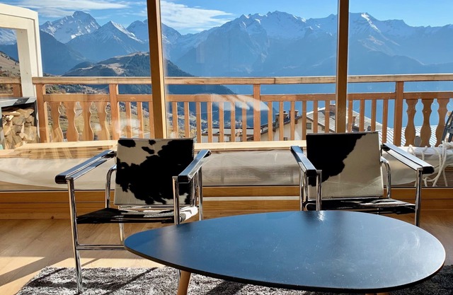At the foot of the slopes for 6 people. Breathtaking view, top floor. 3 bedrooms 2 bathrooms