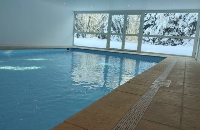 At the foot of the slopes! 4/5-person apartment with pool