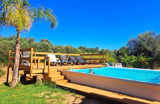 Atelier Rural Quinta do Forno. Living in the countryside with your feet on the beach. Try it out