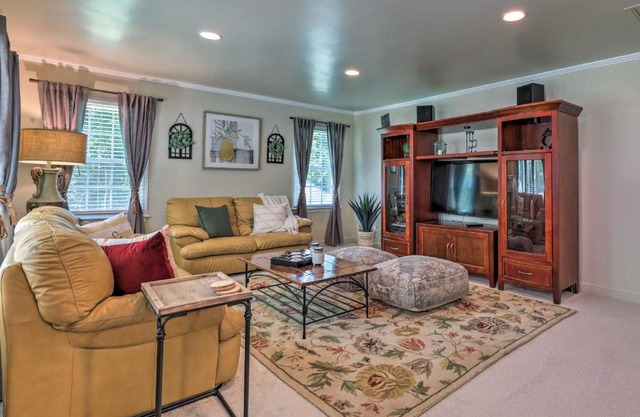 Atlanta Area Cottage with Grill and Huge Yard!