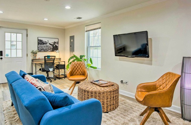 Atlanta Studio w/ Deck, 3 Mi to Downtown!