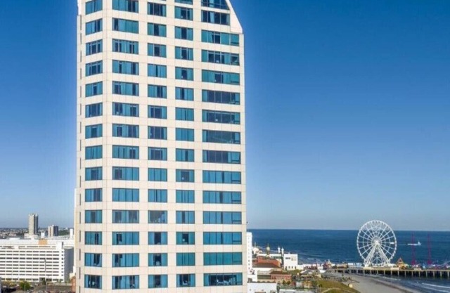 Atlantic Palace - Spacious Studio W/Kitchenette