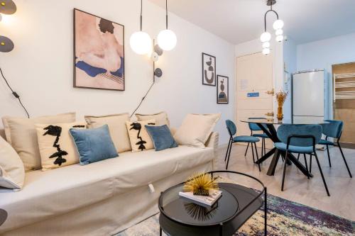 Atocha VI - Elegancia Urbana en una Ubicación Privilegiada
