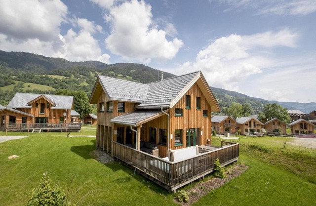 Attractive chalet with whirlpool
