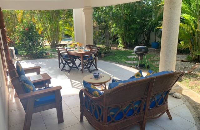 ATTRACTIVE self contained apartment in a 2 storey villa Spacious & well equipped