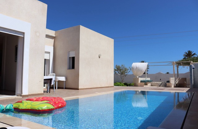 Atypical Villa la reine with swimming pool 5 minutes from the beach!