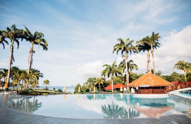 Au beau village studio avec piscine magnifique
