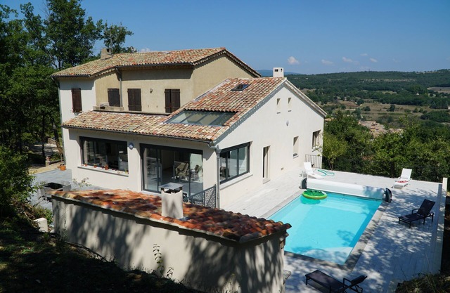 Au Coeur du Luberon, Belle Propriété Familiale, 250m2 Habitable, Terrain 2ha,
