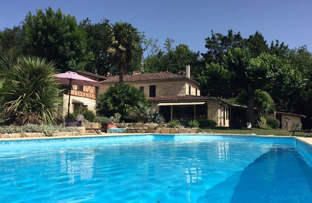 Auch, Luxury house 1km from the center and quiet, swimming pool, park, wifi,