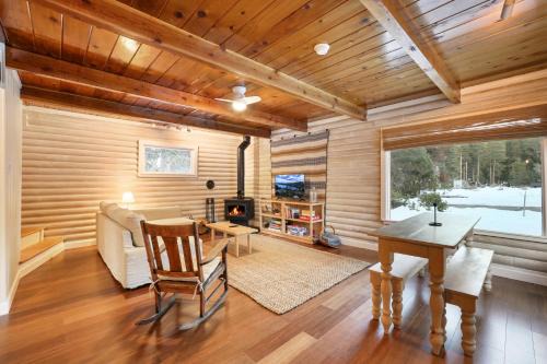 Augies Authentic Log Cabin Pets Welcome