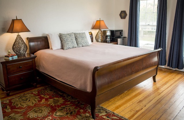 August Ringling Room - Stay in a piece of Sarasota history - Downtown & Beaches